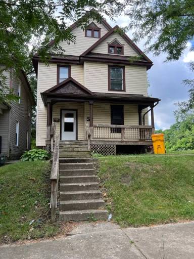Main picture of 147 W 5th St