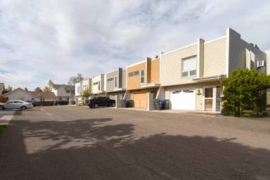 Main picture of 5520 Townsend Pl