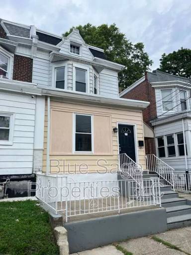 Main picture of 425 Pusey Ave