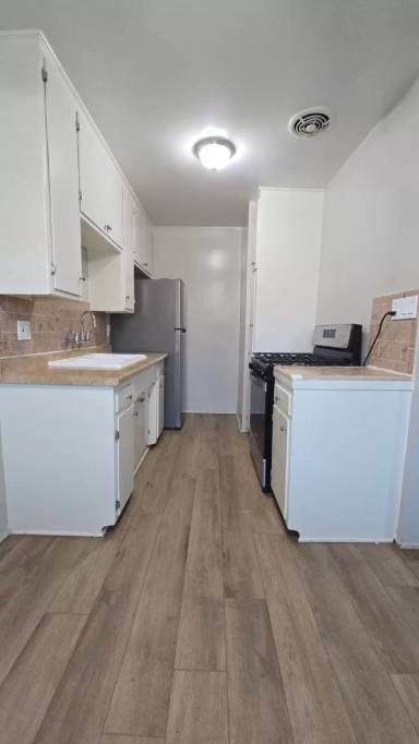 Main picture of 516 N Mar Vista Ave