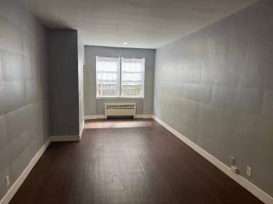 Main picture of 85 Easton Ave