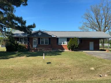 Main picture of 904 Langston Rd