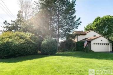 Main picture of 2 Pine Brook Cir