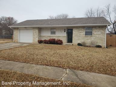 Main picture of 1703 Surrey Pl