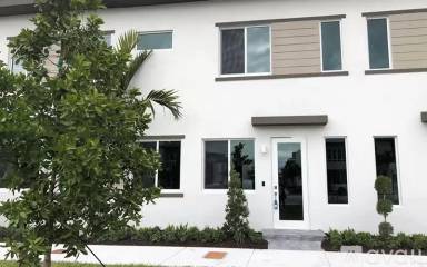 Main picture of 10424 NW 66th St