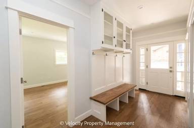 Main picture of 924 NW Riverside Blvd