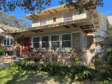 Main picture of 109 13th Ave NE