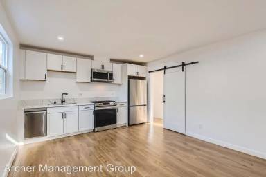 Main picture of 127 E 4th St