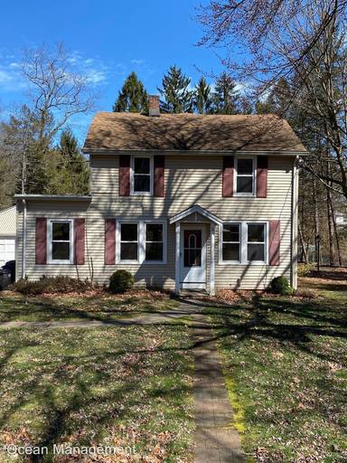 Main picture of 8 Hemingway Pl