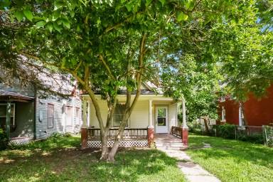 Main picture of 416 SW Clay St