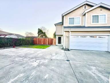 Main picture of 2416 Marina Blvd