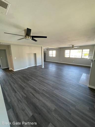 Main picture of 5588 N High St