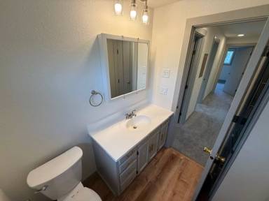 Main picture of 720 NW Walnut Blvd