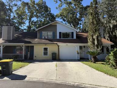 Main picture of 151 Holland Park Cir