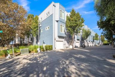 Main picture of 438 Harriet Ln