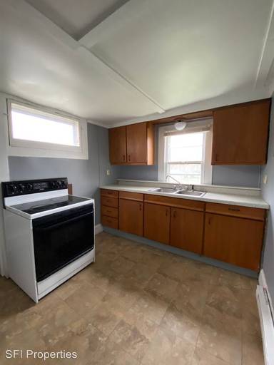 Main picture of 354 E 3rd St