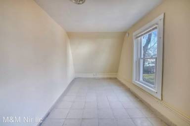 Main picture of 137 W 5th Ave