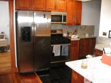 Main picture of 32 Holyoke Rd