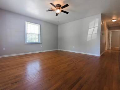 Main picture of 400 Riverside Dr