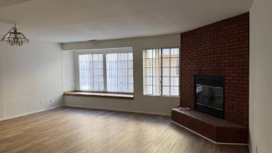 Main picture of 2307 N Cahuenga Blvd