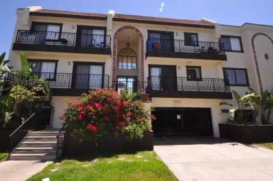 Main picture of 12338 Oxnard St