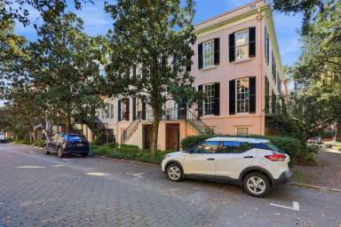 Main picture of 3 E Macon St