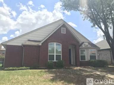 Main picture of 913 Lake Bluff Dr