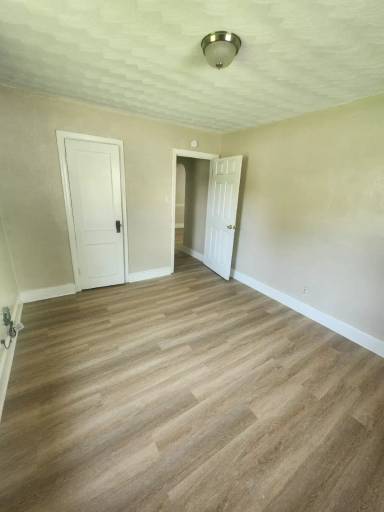 Main picture of 1220 32nd St