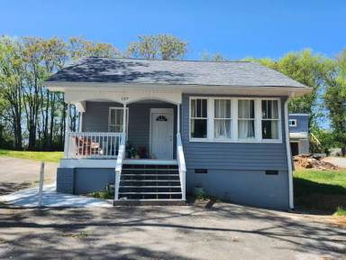 Main picture of 137 Oakdale St
