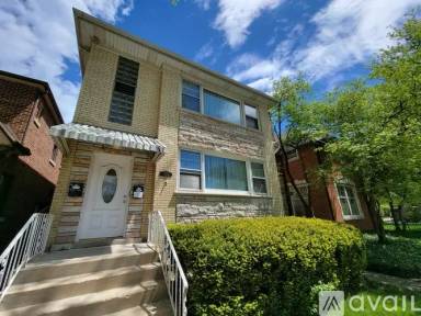 Main picture of 5809 N Whipple St