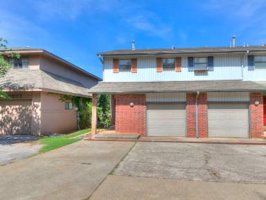 Main picture of 10607 N MacArthur Blvd