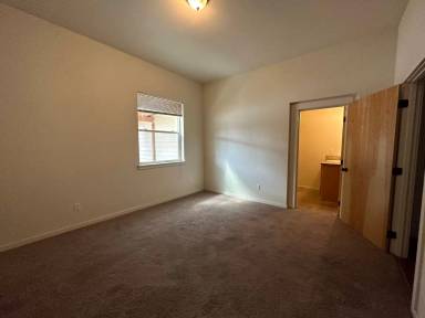 Main picture of 310 Powell St E