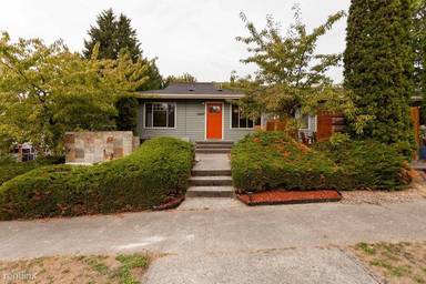 Main picture of 3006 E Howell St
