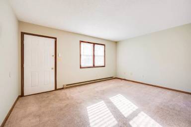 Main picture of 7 Eden Dr