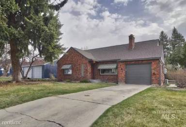 Main picture of 104 S Olive St