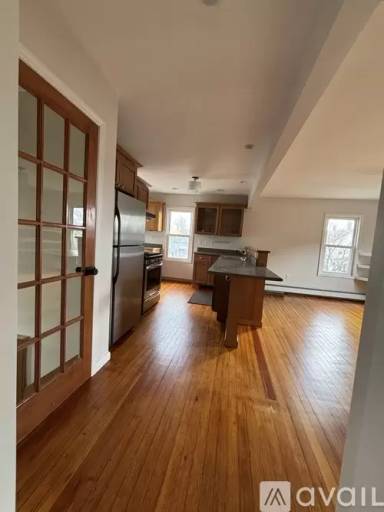 Main picture of 112 Elm St