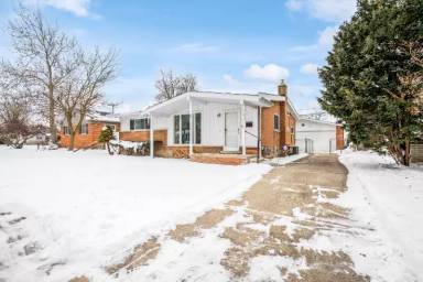 Main picture of 7621 Amboy St