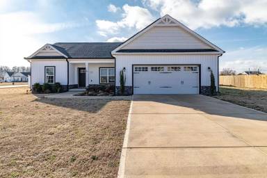Main picture of 211 Shepherds Field Dr