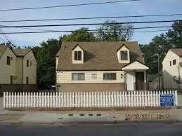 Main picture of 326 Ashlawn Dr
