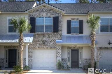 Main picture of 605 Mariners Cir