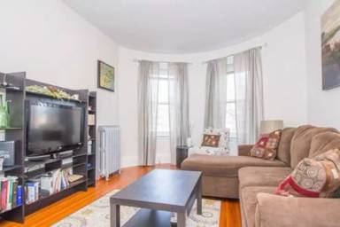 Main picture of 636 Washington St
