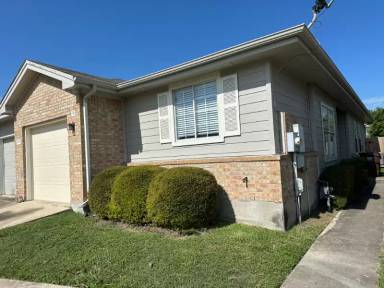 Main picture of 2819 Southampton Way