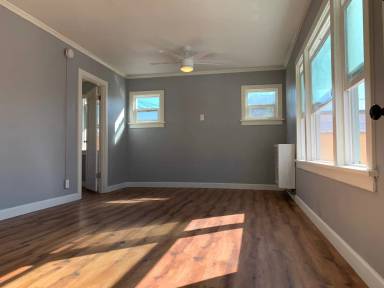 Main picture of 1345 W 38th St