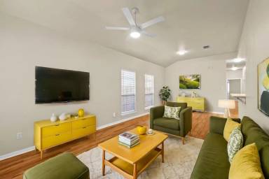 Main picture of 611 Zennia St