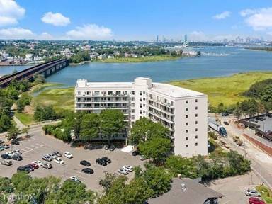Main picture of Edgewater Place