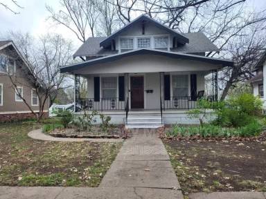 Main picture of 118 SW Broadmoor Ave
