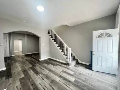 Main picture of 536 E High St