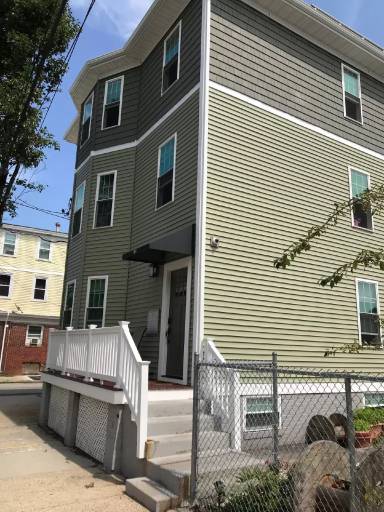 Main picture of 64 Courtland St