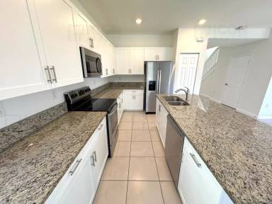 Main picture of 3421 W 108th St