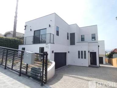 Main picture of 705 N Benton Way